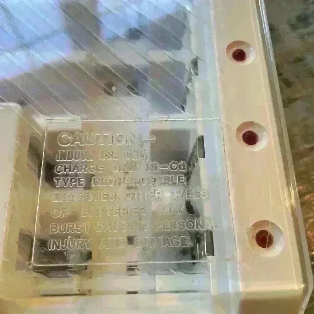 RADIO SHACK DELUXE NICKEL CADMIUM BATTERY CHARGER -USED - Picture 3 of 7